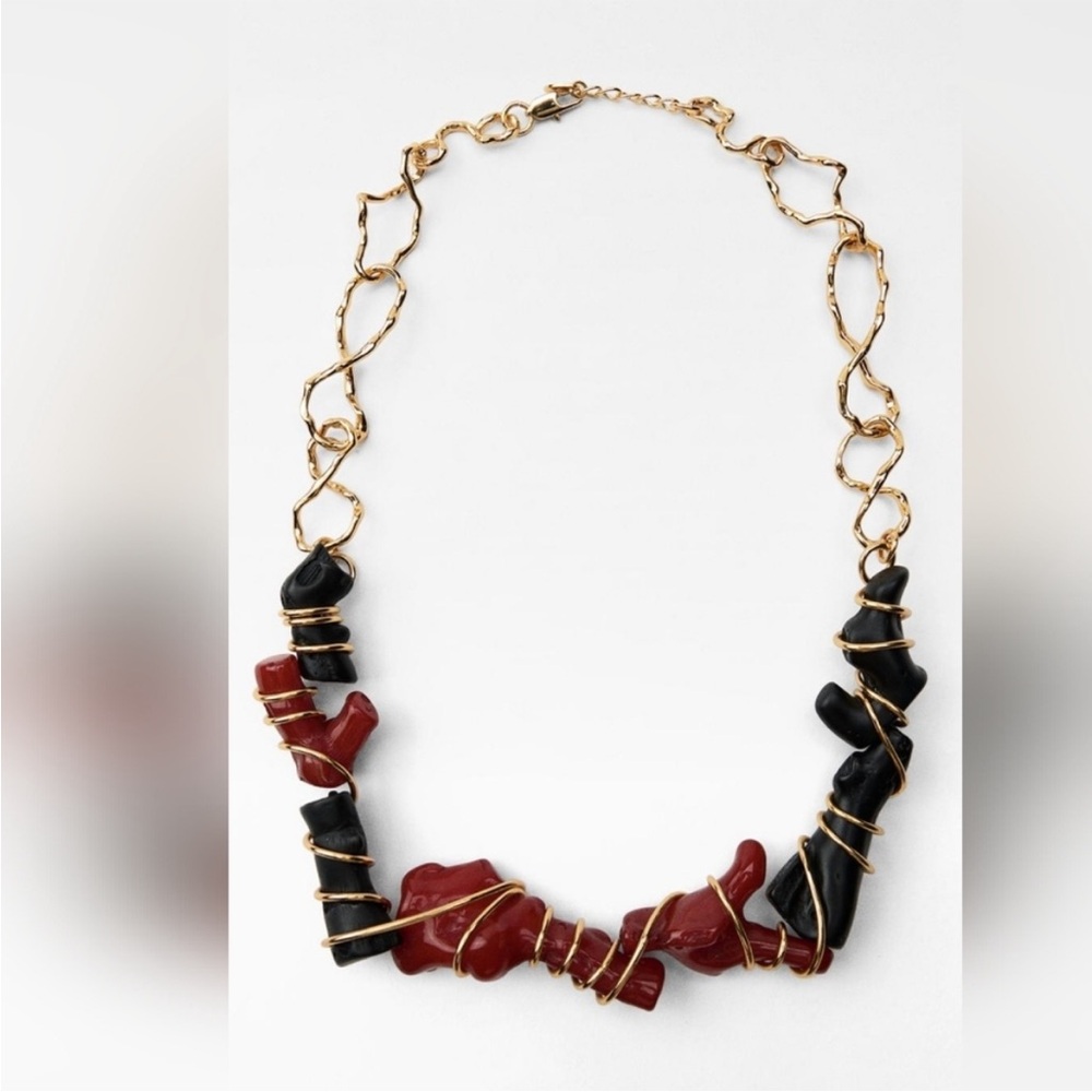 NWT. Zara Faux Coral Necklace. NEW